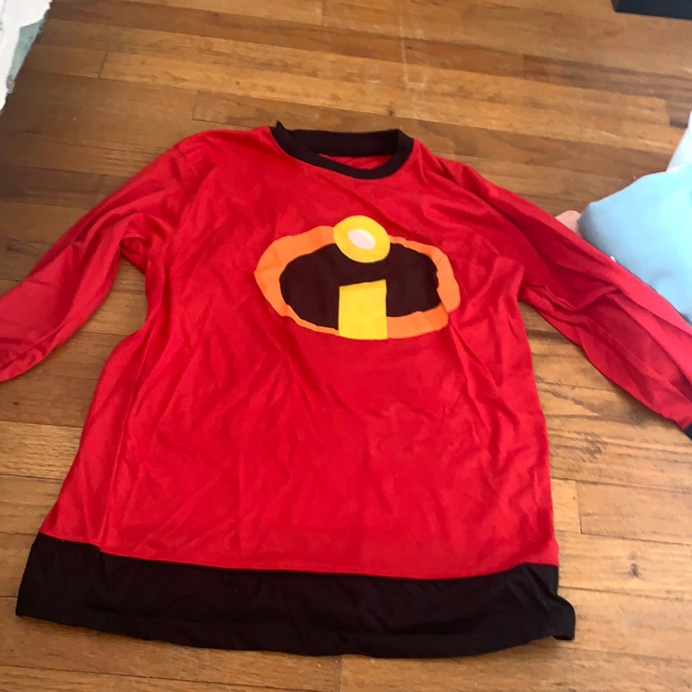 Incredibles longsleeve XS tee, fits like medium